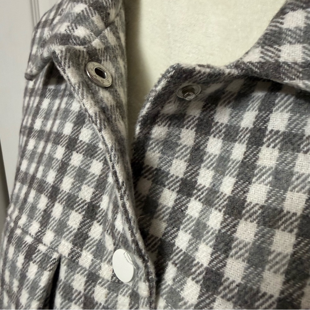 2/$30 Sadie & Sage Gray & White Checkered Cropped Snap Up Jacket Sz. M #2246 - Picture 2 of 7